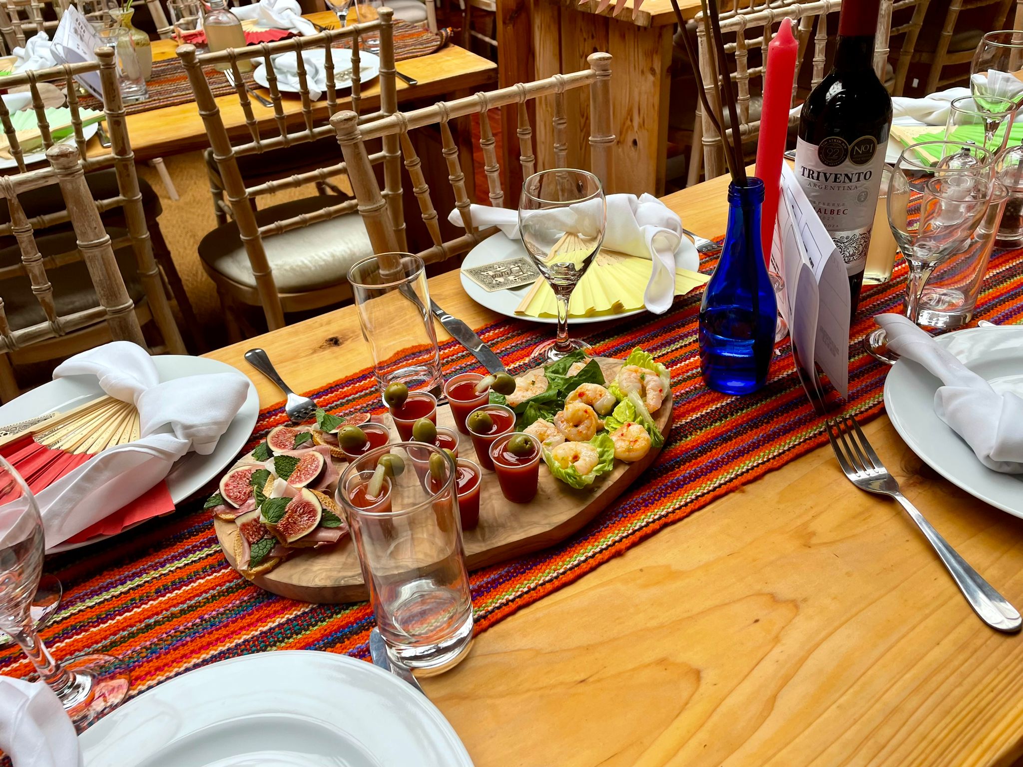 Indoor wedding dinner